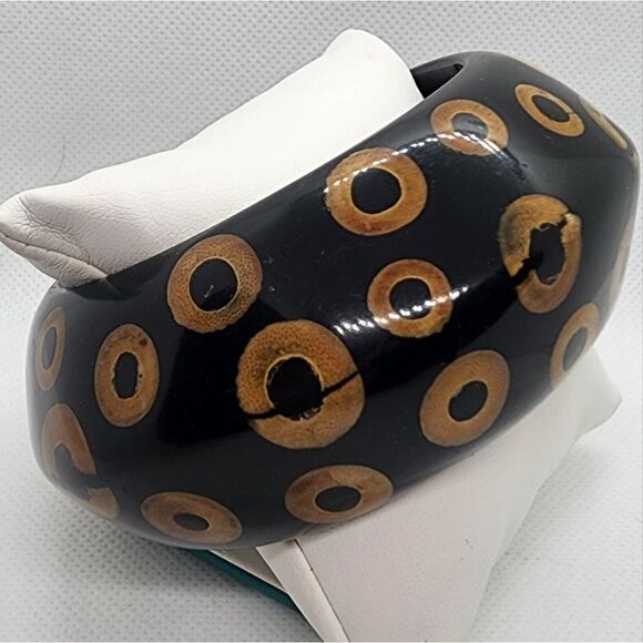 Vintage Kenneth Lane Black Lucite & Bamboo Slices Knife-Edged Bracelet - Picture 3 of 7